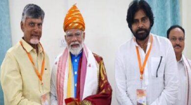 वाराणसी में नामांकन के दौरान