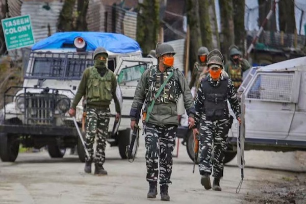 जम्मू-कश्मीर : सुरक्षा बलों ने उरी सेक्टर में नाकाम की घुसपैठ की कोशिश, 2 आतंकी ढेर