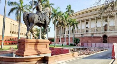 संसद सत्र का पहला दिन